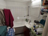 Eladó panellakás, Pécsett 40.5 M Ft, 2 szobás