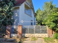 Eladó családi ház, Pécsett 65 M Ft, 5 szobás