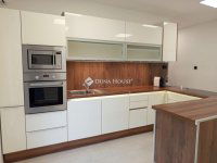 Eladó téglalakás, Komlón 33.9 M Ft, 3 szobás