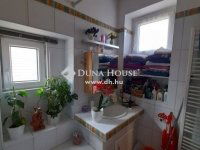 Eladó téglalakás