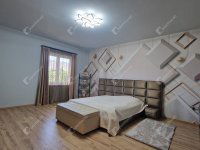 Eladó családi ház, Komáromban 450 M Ft, 7 szobás