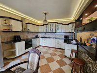 Eladó családi ház, Pócsmegyeren 259 M Ft, 6 szobás