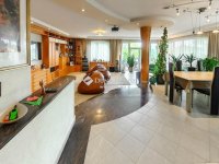 Eladó családi ház, II. kerületben 759.9 M Ft, 10 szobás