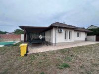 Eladó családi ház, Sándorfalván 90 M Ft, 4 szobás