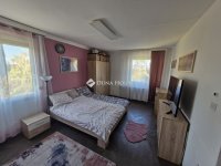 Eladó panellakás, Pécsett 59.9 M Ft, 3 szobás