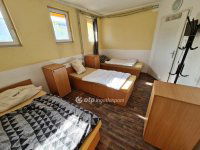 Eladó családi ház, Pápán 249 M Ft, 9+11 szobás