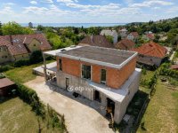 Eladó családi ház, Balatonalmádiban 239 M Ft, 5 szobás