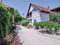 Eladó családi ház, Gyulán 210 M Ft, 9 szobás