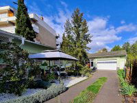 Eladó családi ház, Pécsett 249 M Ft, 8 szobás