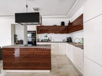 Eladó családi ház, Etyeken 279.9 M Ft, 5 szobás