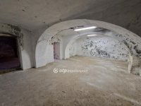 Eladó üzlethelyiség