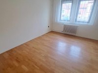 Kiadó téglalakás, albérlet, Pécsett 180 E Ft / hó, 3 szobás