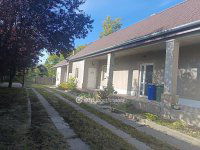 Eladó családi ház, Áporkán 58.5 M Ft, 8 szobás