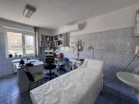 Eladó üzlethelyiség, Komlón 49.9 M Ft, 3 szobás