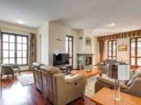 Eladó családi ház, Leányfaluban 312.42 M Ft, 8 szobás