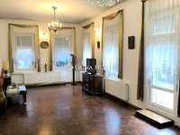 Eladó családi ház, Keszthelyen 232 M Ft, 8 szobás