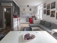 Eladó családi ház, Szentendrén 198 M Ft, 7 szobás