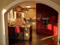 Eladó családi ház, Solymáron 299 M Ft, 7+1 szobás