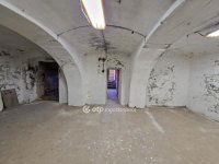 Eladó üzlethelyiség