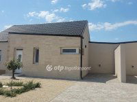 Eladó téglalakás, Jászberényben 75 M Ft, 3 szobás