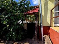 Eladó családi ház, Pécsett 32.3 M Ft, 2 szobás