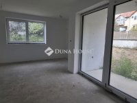 Eladó téglalakás, Pécsett 99.5 M Ft, 2+1 szobás