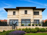 Eladó családi ház, Hévízen 381.15 M Ft, 5 szobás