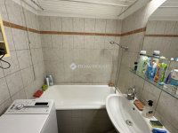 Eladó panellakás, Pécsett 39.9 M Ft, 3 szobás