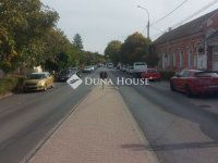 Eladó üzlethelyiség, Budaörsön, Budapesti úton 460 M Ft