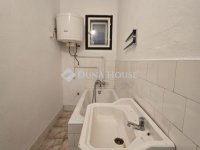 Eladó családi ház, Pécsett 76.9 M Ft, 4 szobás