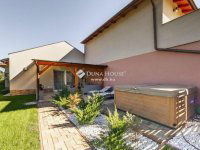 Eladó családi ház, Pomázon 218.5 M Ft, 3 szobás