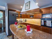 Eladó családi ház, Pécsett 460 M Ft, 8 szobás