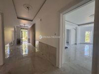 Eladó családi ház, XI. kerületben 1400 M Ft, 10 szobás