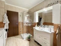 Eladó családi ház, Kozármislenyen 183.9 M Ft, 6 szobás