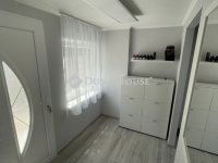 Eladó családi ház, Pécsett 109 M Ft, 6 szobás