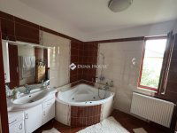 Eladó családi ház, Kecskeméten 100 M Ft, 4 szobás