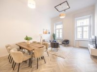 Eladó téglalakás, Budapesten, VI. kerületben, Jókai utcában