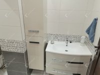 Eladó családi ház, Komáromban 180 M Ft, 8 szobás