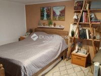 Eladó téglalakás