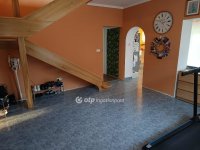 Eladó családi ház, Száron 179 M Ft, 5+1 szobás