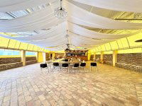 Eladó üzlethelyiség