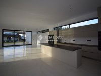 Eladó családi ház, Mogyoródon 550 M Ft, 7 szobás