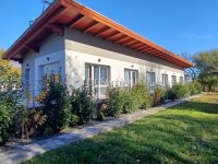 Eladó hotel, Balatonalmádiban 390 M Ft, 5 szobás