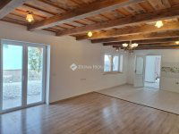 Eladó családi ház, Vértesbogláron 74.9 M Ft, 2 szobás