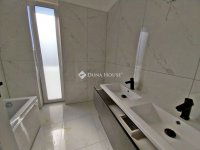 Eladó családi ház, Szegeden 180 M Ft, 1+5 szobás