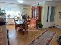 Eladó családi ház, Esztergomban 125 M Ft, 5 szobás