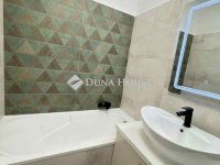 Eladó panellakás, Pécsett 51.9 M Ft, 3 szobás