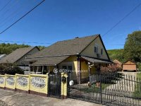 Eladó családi ház, Komlón 84.9 M Ft, 4 szobás