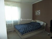 Eladó panellakás, Komlón 24.5 M Ft, 3 szobás