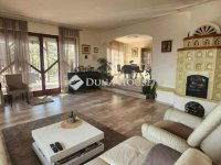 Eladó családi ház, Pécsett 219.9 M Ft, 6 szobás